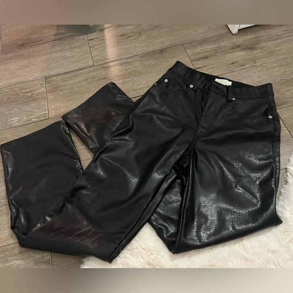 Crocodile-patterned pants - Picture 4 of 6